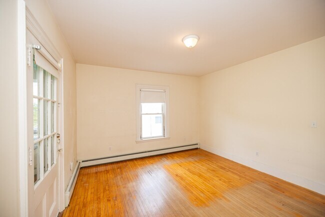 Building Photo - 44 Walnut Pl