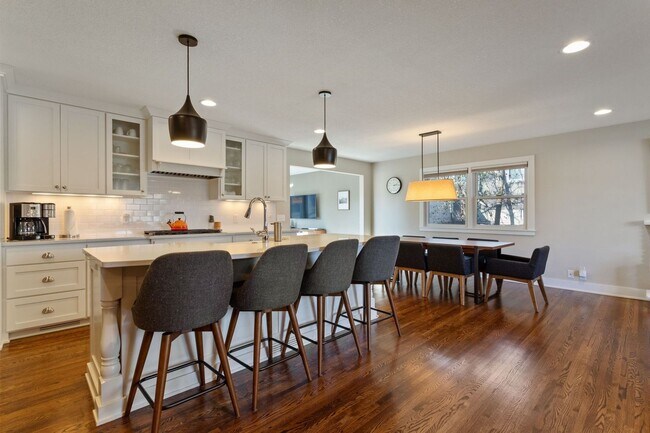 Building Photo - Fully Furnished 3BR Home in Edina