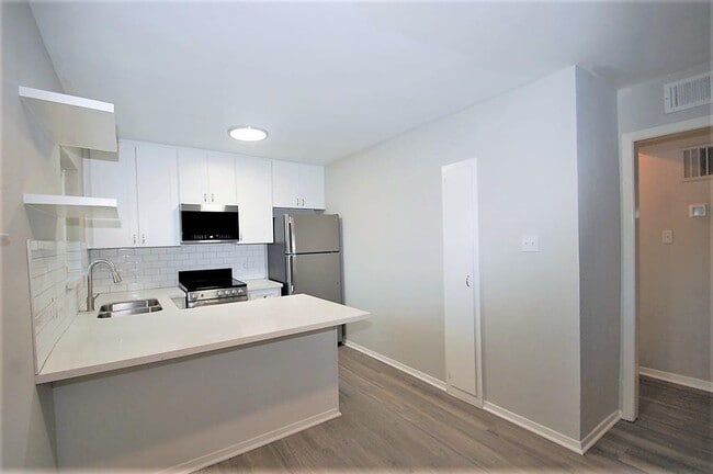 Building Photo - 9733 Neuens Rd