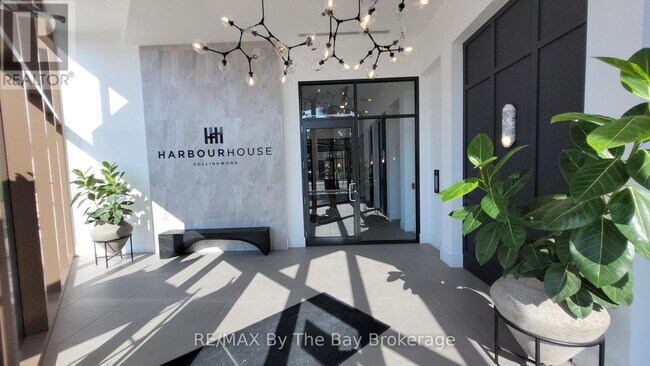 Building Photo - 31 Huron St