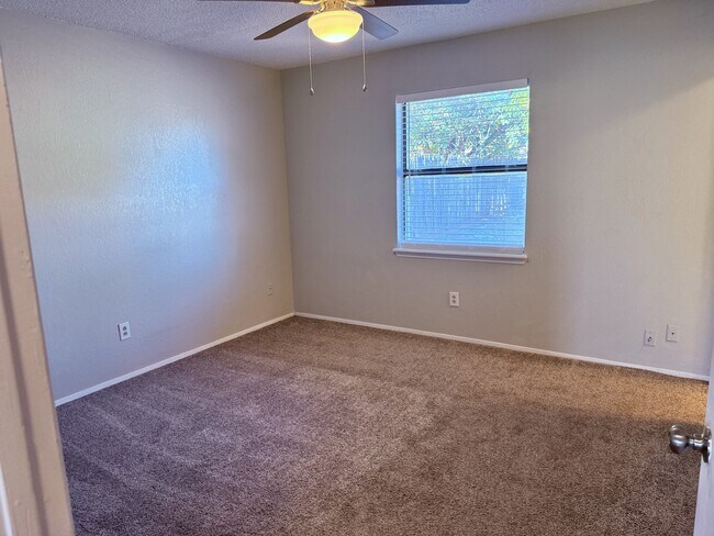 Foto del edificio - 7408 Fir Ave