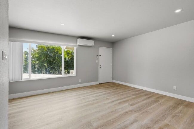 Building Photo - 381-385 Riverside Drive
