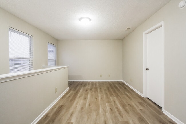 Foto del edificio - 824 Olmsted Dr