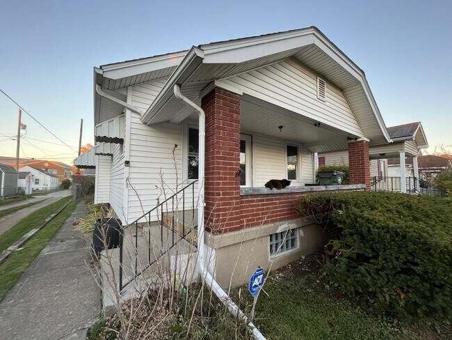Building Photo - 1334 Campbell Ave