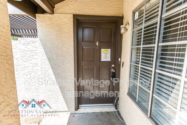 Building Photo - 911 S Siesta Ln