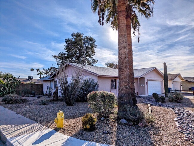 Building Photo - 523 E Orion St