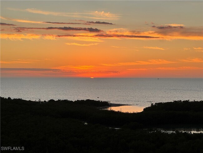 Foto del edificio - 6075 Pelican Bay Blvd