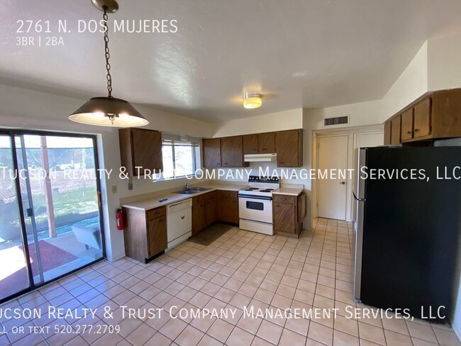Building Photo - Tanque Verde/Dos Hombres