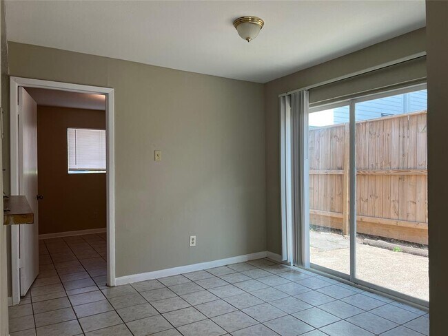 Foto del edificio - 1952 Upland Dr