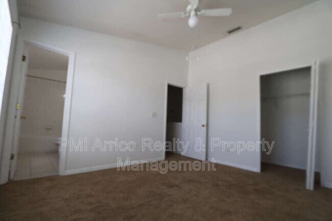 Foto del edificio - 6142 Olivedale Dr