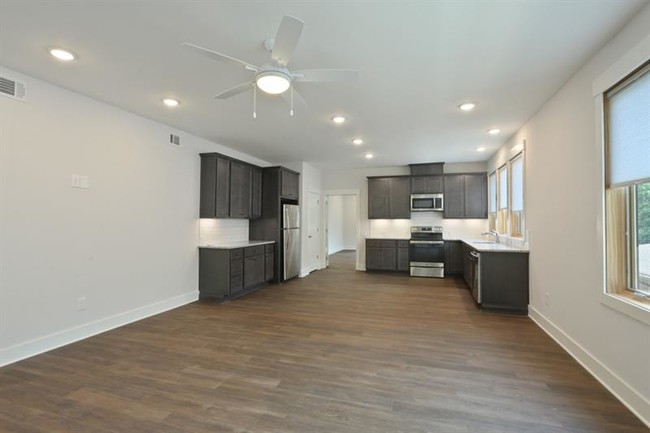 Foto del edificio - 216 Hutchinson St NE