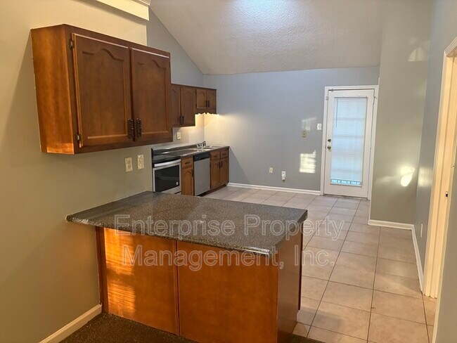 Foto del edificio - 3913 Oak Branch Cir E