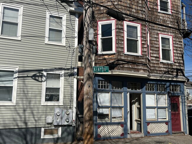 Building Photo - 13 Kenyon St