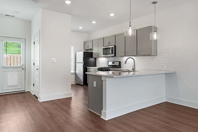 Building Photo - Brand New House in Pelham!