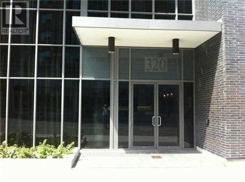 Building Photo - 320 Richmond St E