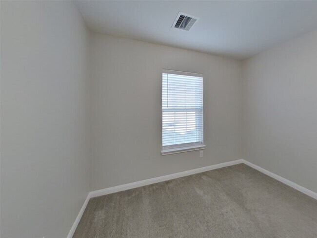 Building Photo - 32608 Decker Creek Dr