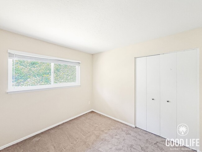 Foto del edificio - Move-In Ready 3BD/2BA Canyon Crest Home with Modern Kitchen Updates & 2-Car Garage