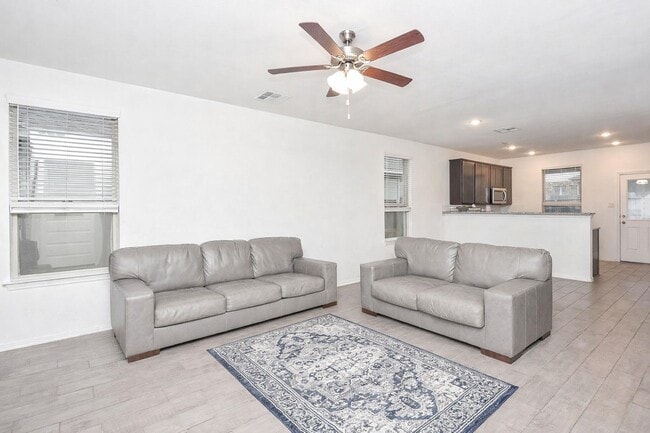 Building Photo - 22359 Auburn Cabin Ln