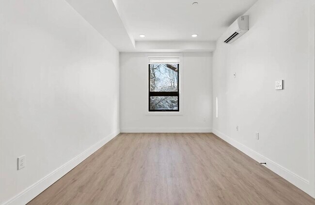 Building Photo - 1137 Washington St