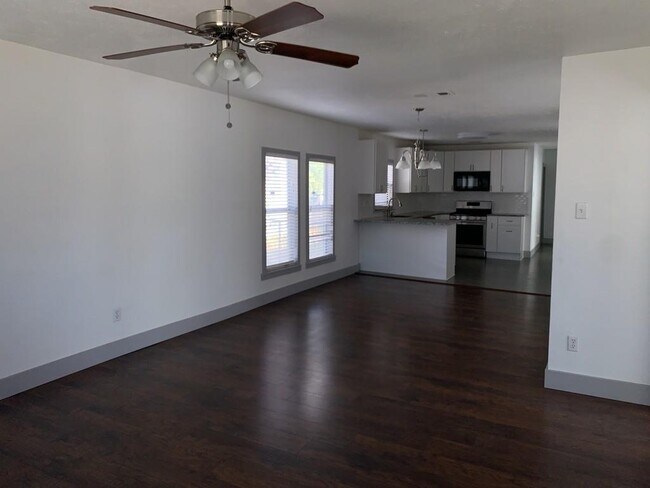 Foto del edificio - 722 S Winnetka Ave