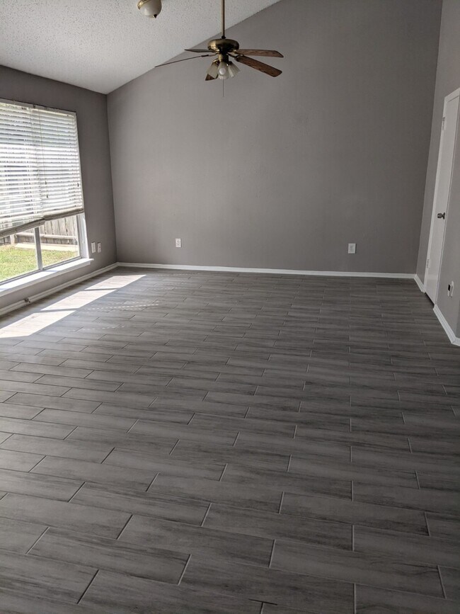 Building Photo - 2223 Crosscoach Ln