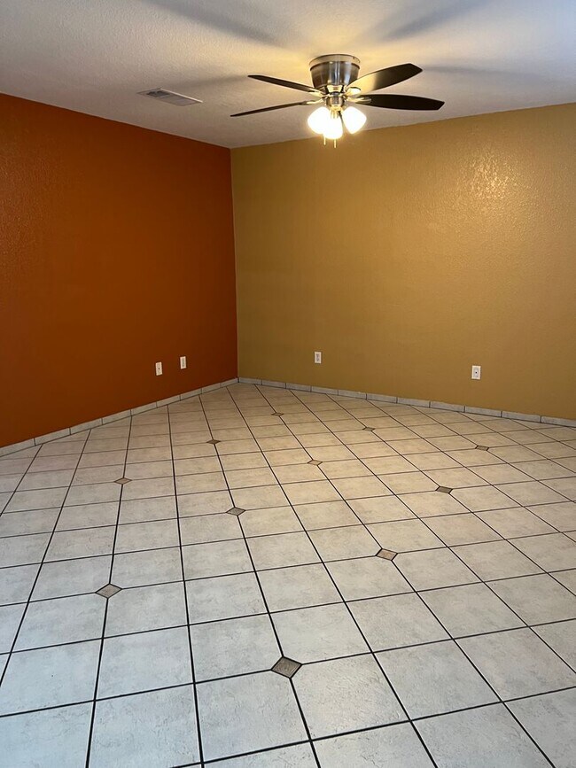 Building Photo - 1417 HALL AVE - 3 BEDROOM 2 BATH- CORCORAN