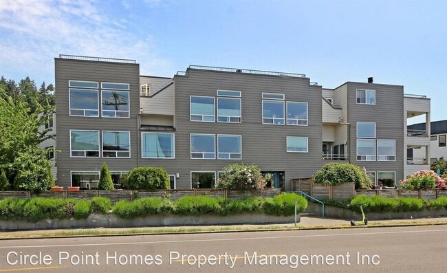 Building Photo - 1 br, 1 bath House - 4004 Beach Drive SW #201