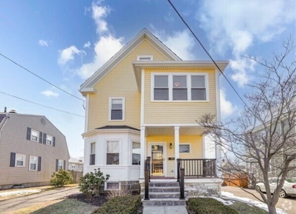 Building Photo - 216 Willow St