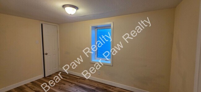 Building Photo - 1119 Converse Ave