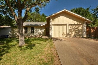 Building Photo - 9410 E Meadow Vale
