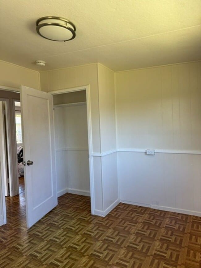 Building Photo - 405 Kalama St