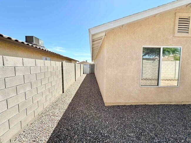 Foto del edificio - 4452 S Agave Ave