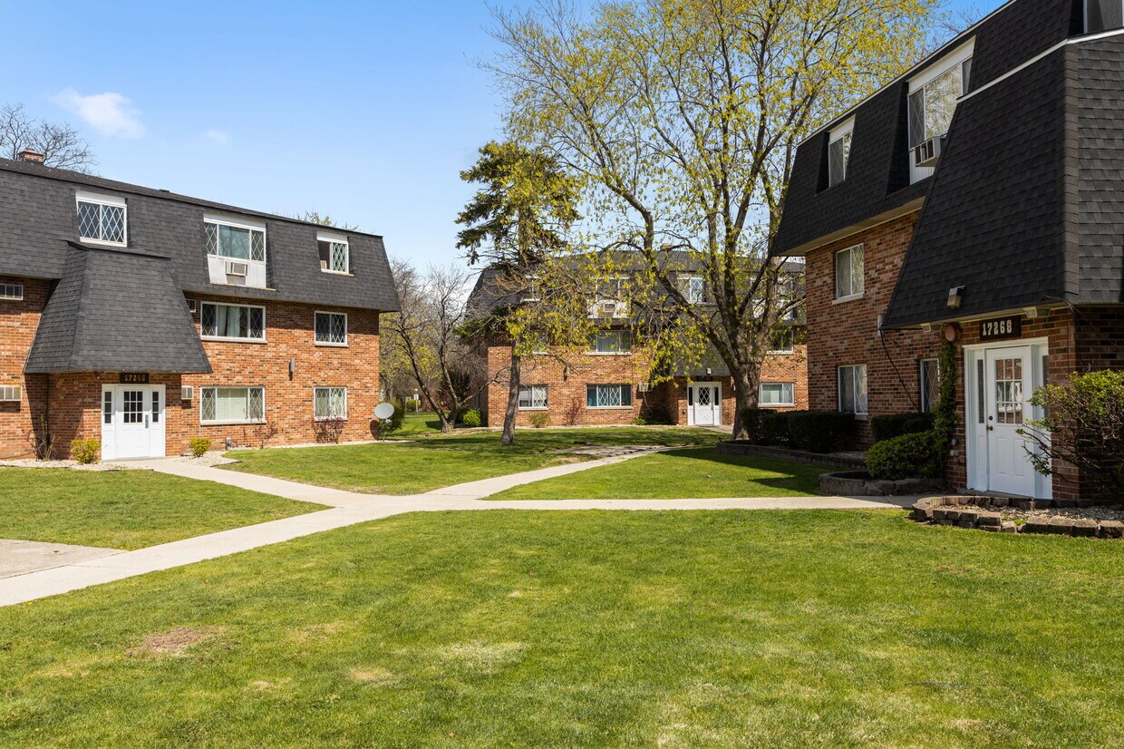 17262 71st Ct Unit 12, Tinley Park, IL 60477 Apartments in Tinley