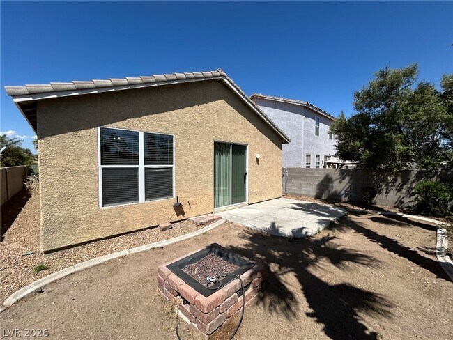 Building Photo - 4962 Droubay Dr