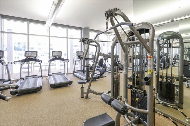 Foto del edificio - 10275 Collins Ave