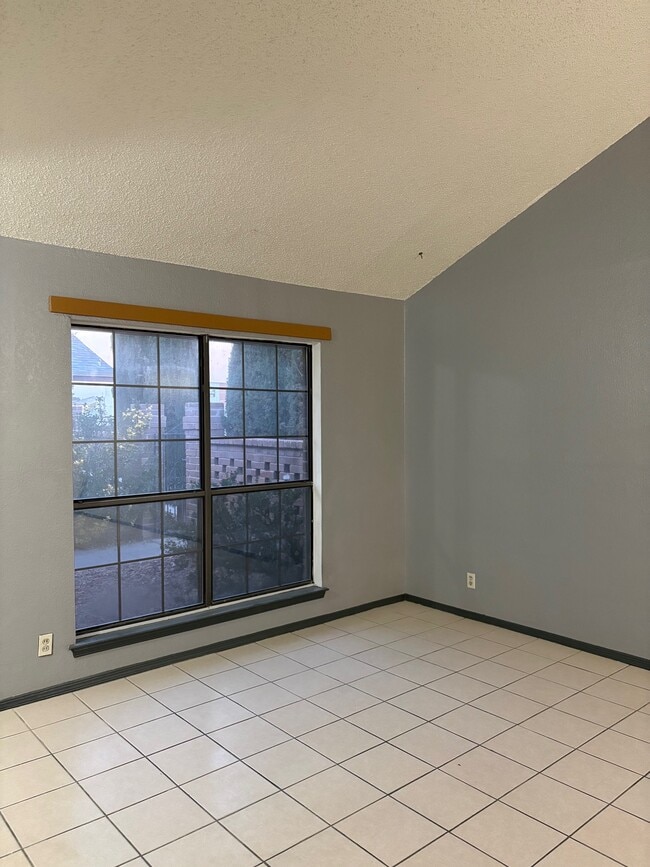 Foto del edificio - 1901 Amy Sue Dr