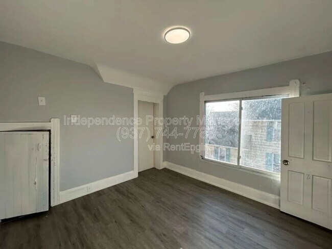 Foto del edificio - 200 E 31st St