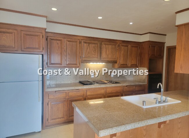 Building Photo - Beautiful Home in South Salinas!