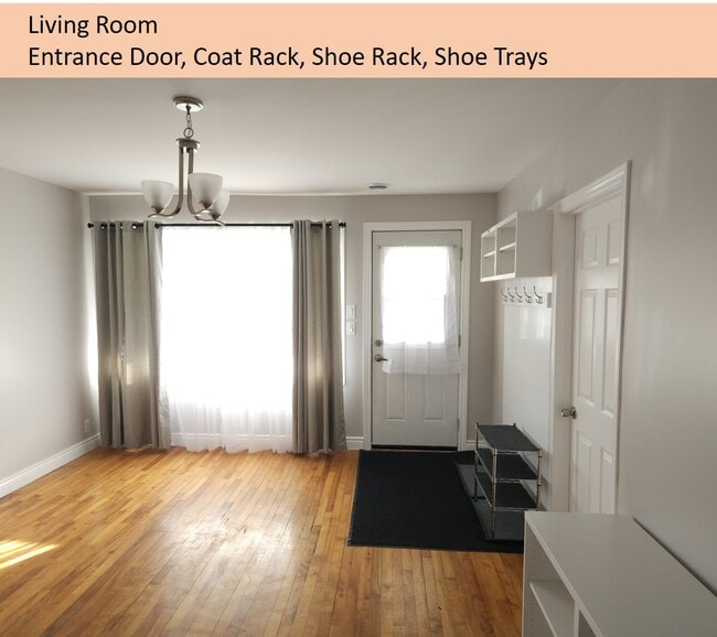 Living Room - Entrance - 2767 Lloyd George Blvd