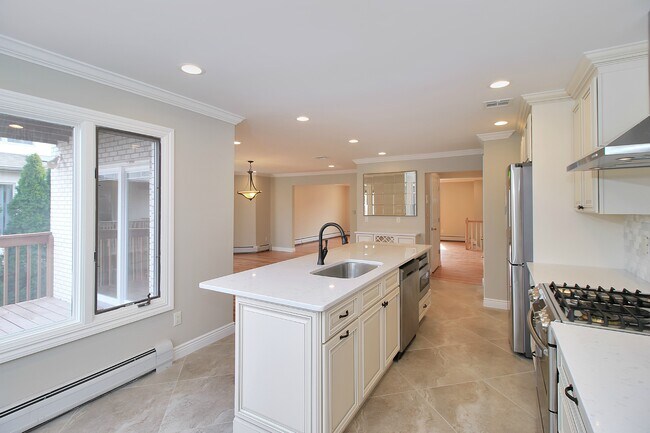 Building Photo - 2461 Rossett St