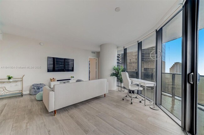 Foto del edificio - 45 SW 9th St