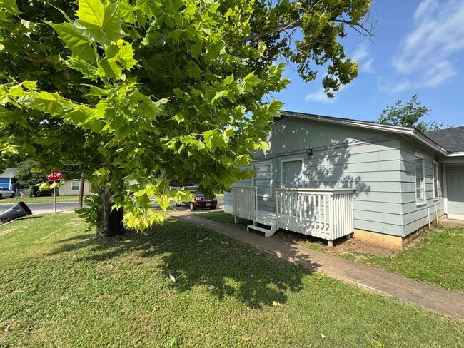 Building Photo - 1301 Franz Dr