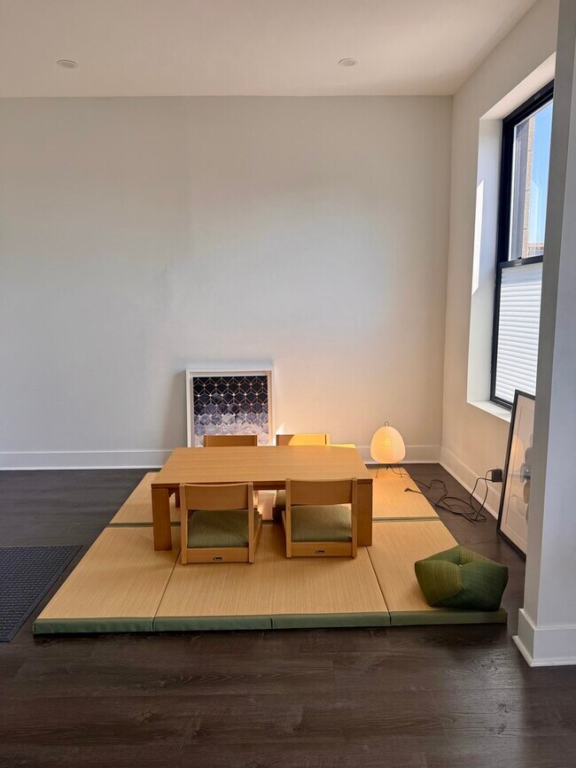 Foto del edificio - 948 W Addison St