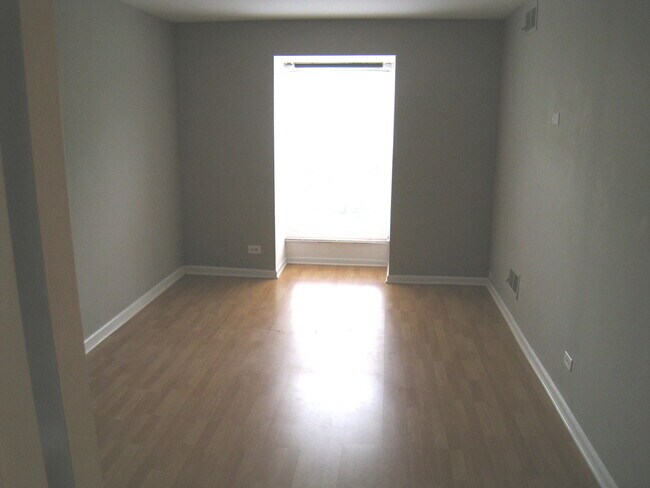 Building Photo - 5200 Carriage Way Dr