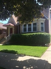 Building Photo - 711 N 11th Ave