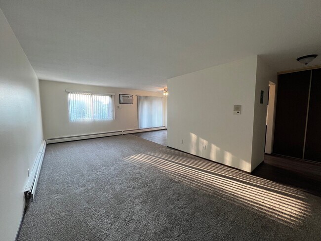 Building Photo - The Dubliner