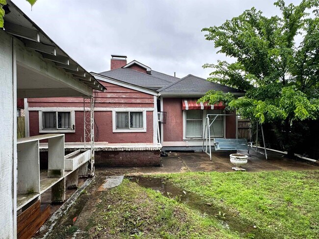 Building Photo - 1114 Azalia St