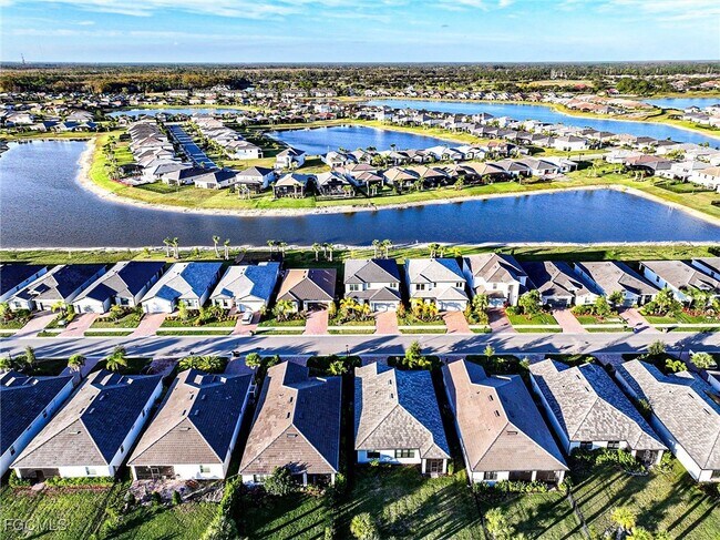 Foto del edificio - 3744 Passion Vine Dr