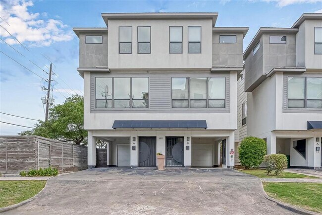 Building Photo - 2301 Camden Dr