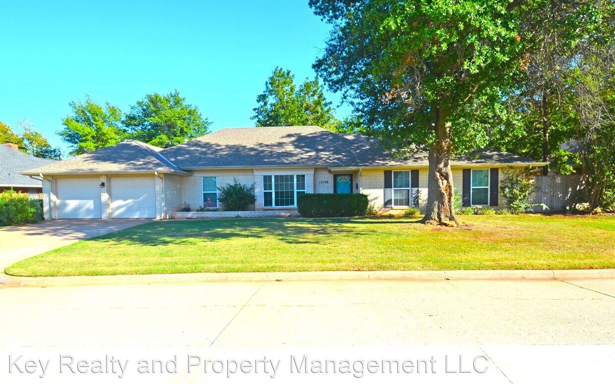 4 br, 2.5 bath House 12108 Camelot Pl House Rental in Oklahoma City